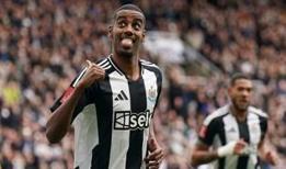 Newcastle United, Alexander Isak'ı Liverpool'a kaptırmayacak!