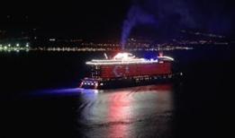 Bahamalar bayraklı dev gemi Çanakkale'yi Türk bayrağıyla selamladı