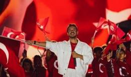 Buray, Zafer Bayramı'nda coşturdu... Kültür Yolu Festivali'nde sahneye çıktı!