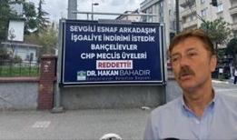 CHP'li üyeler indirime “hayır” dedi! Başkan karara pankartlarla tepki gösterdi