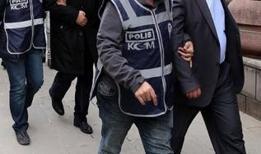 İzmir'de FETÖ operasyonu: 11 şüpheliden 3'ü tutuklandı