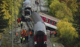 Slovakya'da iki tren çarpıştı: 20 yaralı