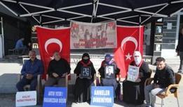 DEM Parti önünde evlat nöbeti: Her yerde oğlumun yolunu gözlüyorum