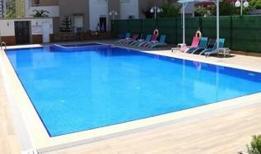 Tatil kabusu oldu! Havuza giren adam sağır oldu
