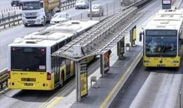 Küçükçekmece'de 2 metrobüs çarpıştı! Seferler aksadı