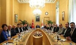 TBMM Başkanı Kurtulmuş, Büyük Aile Platformu üyelerini kabul etti