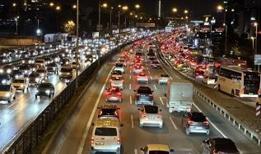 İstanbul'da yollar kilit: Trafik yoğunluğu yüzde 85!