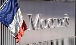 Fransa'ya bir eksi not daha! Moody's de kredi notunu negatife çevirdi