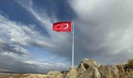 20 yıllık hayalleri gerçekleşti! Ermenistan sınırına Türk bayrağı diktiler