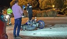 İzmir'de otomobille çarpışan motosikletteki 1 kişi öldü, 1 kişi yaralandı