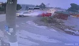 İzmir'de iki otomobil çarpıştı: 2 ölü, 4 yaralı