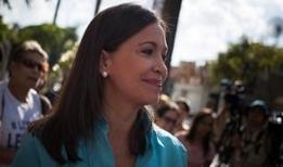 Venezuelalı muhalif lider Machado, ordudan silahlarını bırakmasını istedi