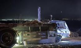 Karaman'da park halindeki tıra arkadan çarpan otomobildeki 2 kişi öldü