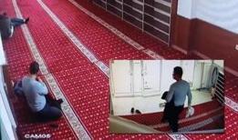 Camide hırsızlık güvenlik kamerasına takıldı