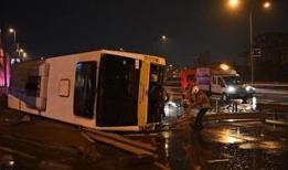 Çekmeköy'de kontrolden çıkan İETT otobüsü devrildi