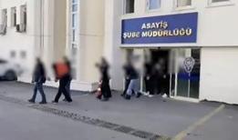 9 ilde eş zamanlı operasyon! Kendilerini "polis ve savcı" olarak tanıtan 25 dolandırıcı tutuklandı