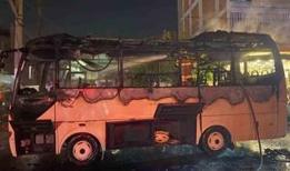 Manisa'da servis otobüsü alev alev yandı