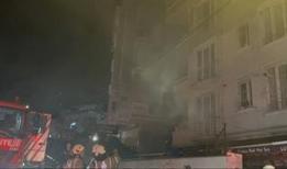Ümraniye'de 5 katlı binada yangın paniği: Çok sayıda ekip olay yerine sevk edildi