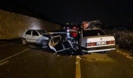 Kütahya'da 2 otomobilin çarpışması sonucu 2'si ağır 4 kişi yaralandı