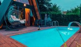 Bungalovda sır ölüm! Genç kadın havuzda can verdi