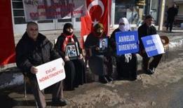 DEM Parti önünde evlat nöbeti: Yıllardır süren hasret son bulsun