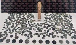 Muş'ta tarihi eser operasyonu: Yüzlerce sikke ve bir heykel ele geçirildi