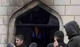 İsrailliler, Batı Şeria'da bir caminin girişini yaktı