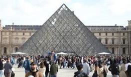 Soygun, işçi grevleri, su sızıntıları! Louvre Müzesi'nin yeni müdürü belli oldu