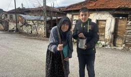 İftar sofralarına sefer taslarıyla sıcak yemek ulaştırıyorlar