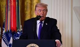 İngiltere'nin Orta Doğu'ya göndermeyi düşündüğü uçak gemilerine ihtiyaçlarının olmadığını belirtti