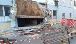 Pendik'te facianın eşiğinden dönüldü! Okulun giriş saçağı çöktü