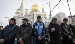 Moskova'da Müslümanlar Bayram Namazı için Camileri doldurdu