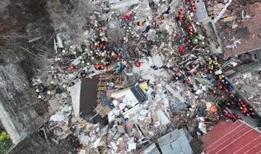 İstanbul Fatih'te doğal gaz patlaması: 2 bina çöktü