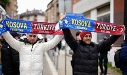 Kosova-Türkiye maçı öncesi Priştine'de heyecan artıyor