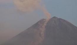 Endonezya'daki Semeru Yanardağı'nda 4 patlama meydana geldi