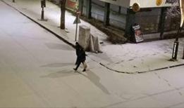 Kars'ta Nisan sürprizi: Şehir merkezi 5 dakikada beyaza büründü