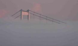 İstanbul Boğazı'nda yoğun sis: FSM Köprüsü kayboldu
