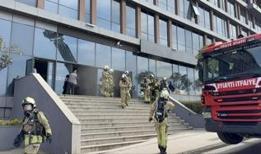 Pendik'te plaza yangını: Dumandan etkilenen vatandaşlar kurtarıldı 