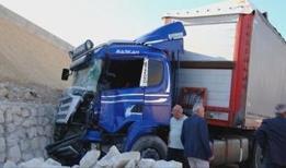 Mersin'de tırın freni boşaldı facia yaşandı! Ölü ve yaralılar var