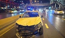 Bakırköy'de korkutan kaza... E5'te üç araç birbirine girdi