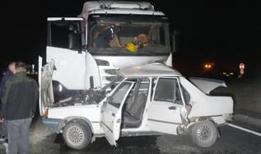 Kastamonu Taşköprü'de tır ve otomobil çarpıştı: Sürücü ve eşi hayatını kaybetti