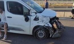 Bursa-Balıkesir Karayolu'nun Gölkıyı mevkiinde 5 araçlı zincirleme kaza: 1 yaralı