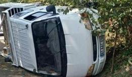 Giresun'da fındık işçilerini taşıyan kamyonet devrildi: 14 yaralı