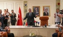 1,5 aylık belirsizlik sona erdi, Üsküdar emin ellerde! Dündar Ziya Gültekin göreve başladı