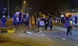 Düğün dönüşü can pazarı: Minibüs ile ticari araç çarpıştı, 21 yaralı