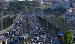 İstanbul'da okulların açılmasıyla trafik yoğunluğu oluştu