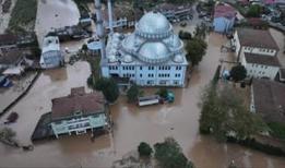 Sakarya'da sel nedeniyle bazı okullar tatil edildi
