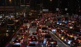 Megakent kilitlendi: İstanbul'da trafik yoğunluğu yüzde 72'ye çıktı