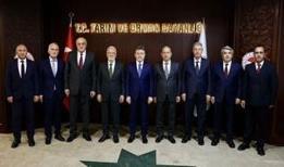 Bakan Yumaklı: Şeker sektörümüzle omuz omuza çalışmaya devam edeceğiz