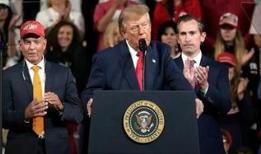 Trump kendi seçmenini ti'ye aldı! Hakaret etti, yine alkışlandı